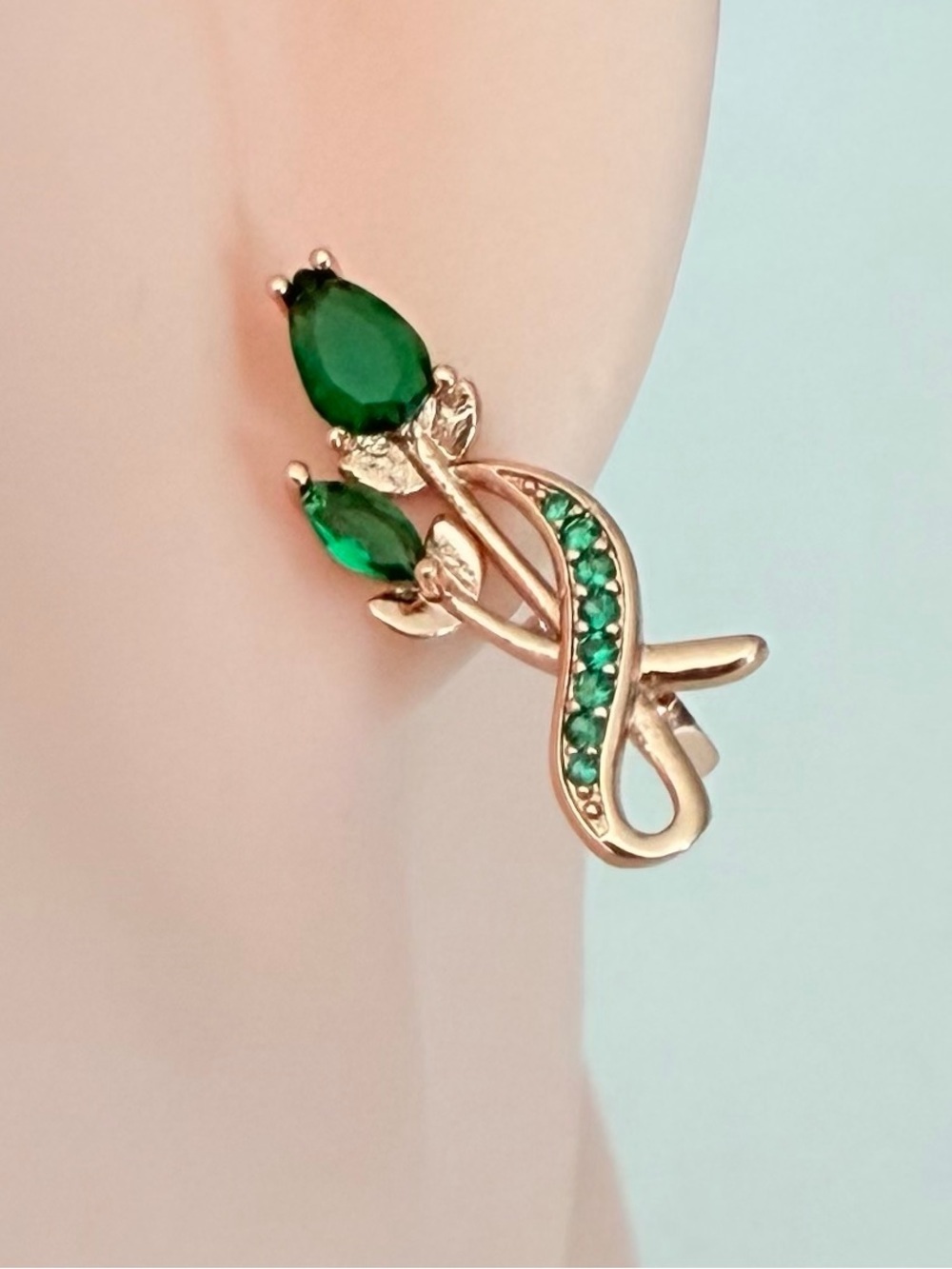 Gold-Tone Emerald Floral Green Stud Earrings. - Picture 5 of 6